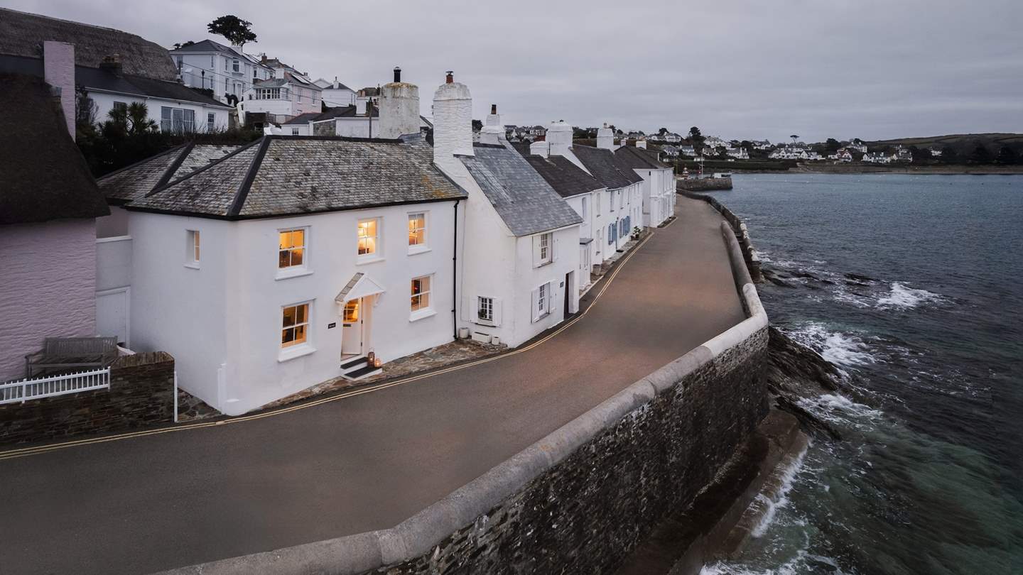 In between the Cornish slate and thatched roofs of one of Cornwall’s most picturesque coastal idylls resides the beautiful Seven in St Mawes