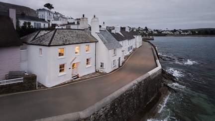 Seven - St Mawes, Sleeps 8 + cot in 4 Bedrooms