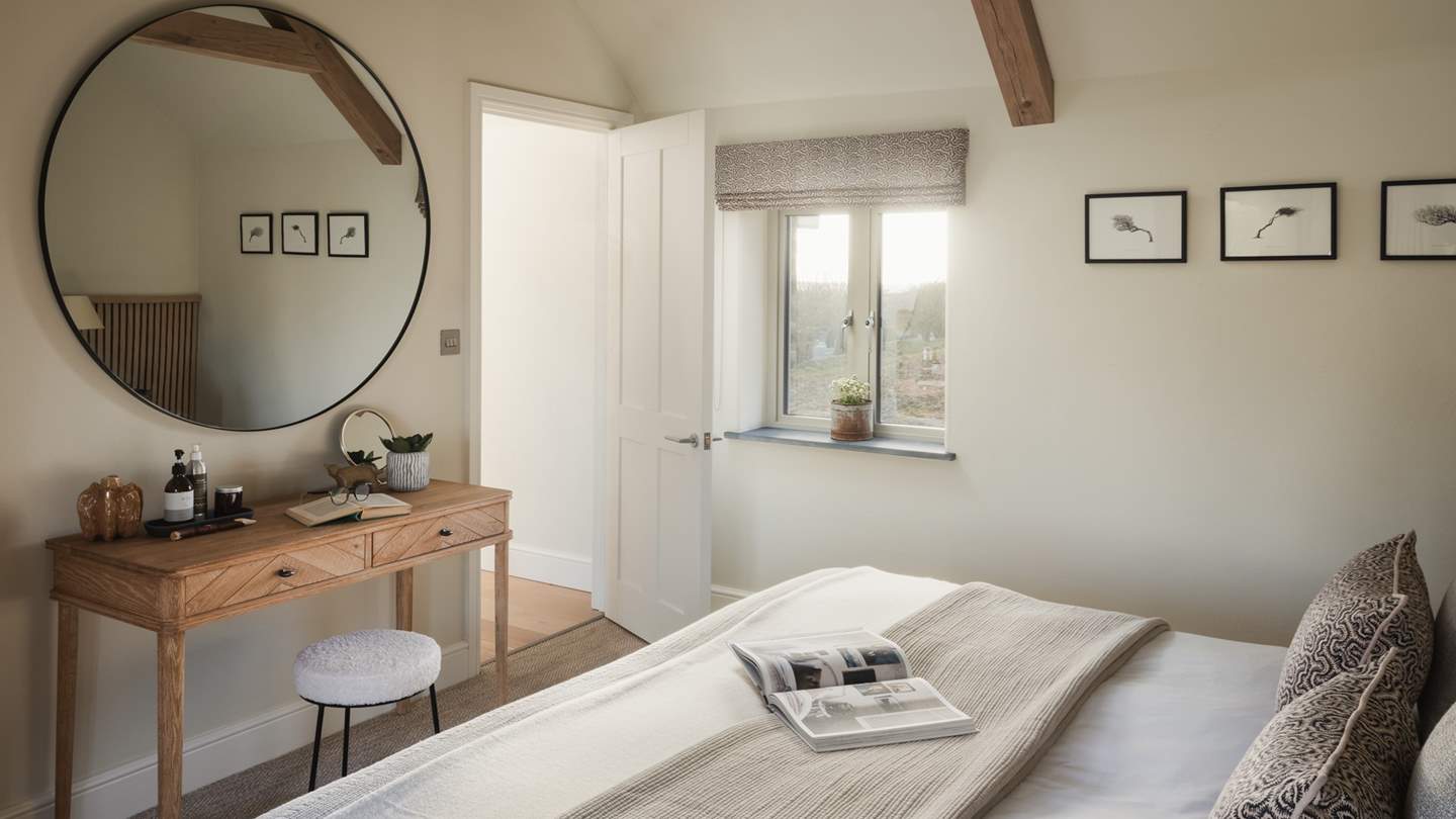 For ease, it presents a zip-and-link bed with a Hypnos mattress that can be arranged as a super king or as twins