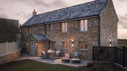 Trevear New Cottage - 3.2 miles SE of Padstow, Sleeps 4 + cot in 2 Bedrooms