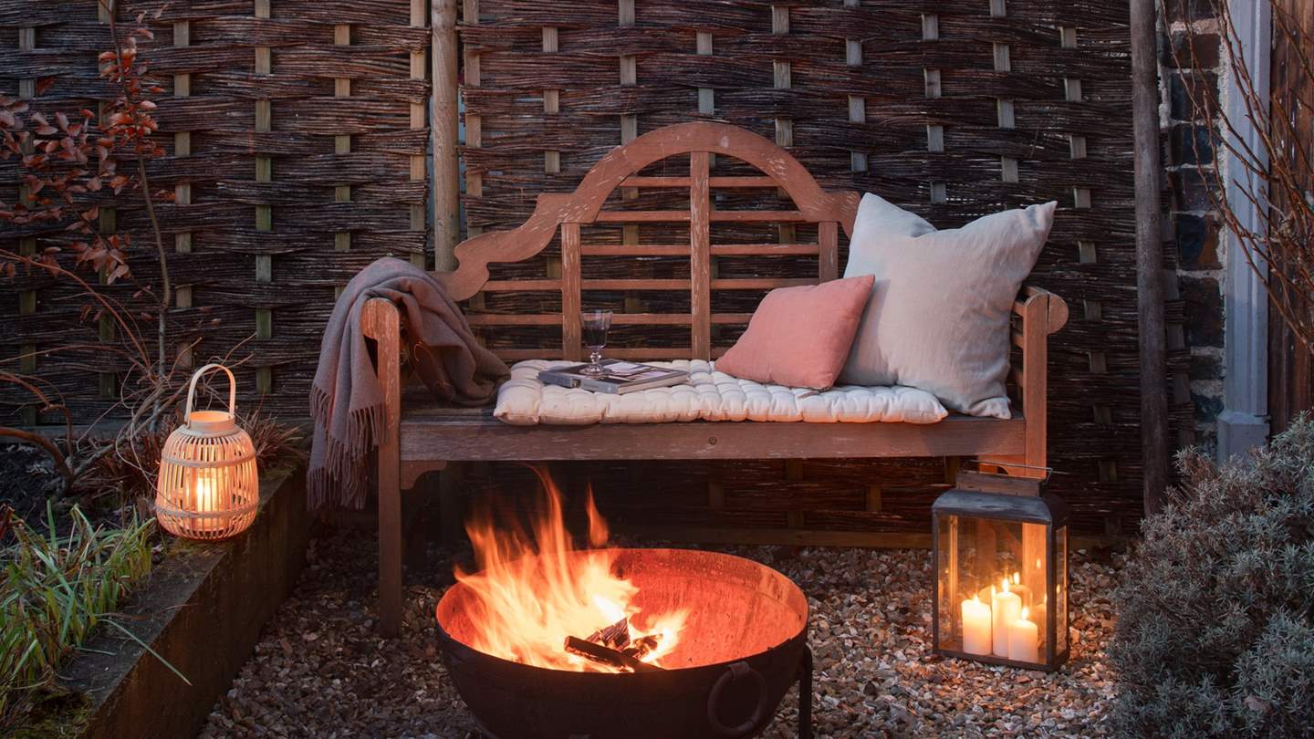 Share dreams around the firepit with your darling under cosmic skies...