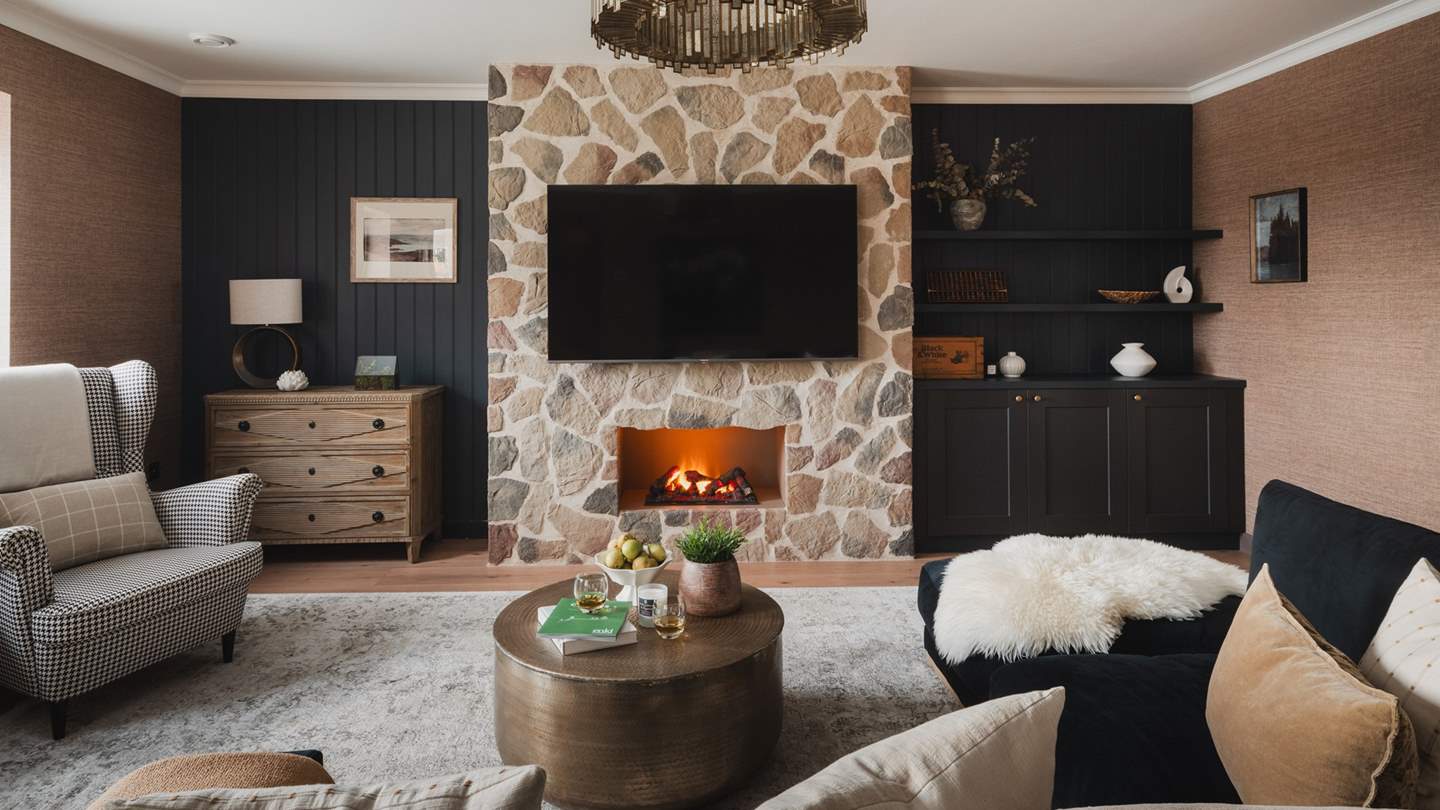 Discover the sumptuous second lounge just next door, where contrasting interiors create a cosy space for lounging in style