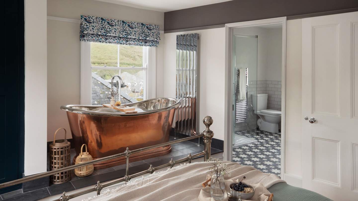 Savour luxurious hours relaxing in the exquisite interiors at Maren