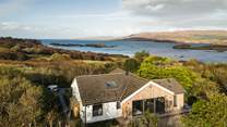 Fully embracing its tranquil setting, uncover uninterrupted Loch views from the landscaped garden