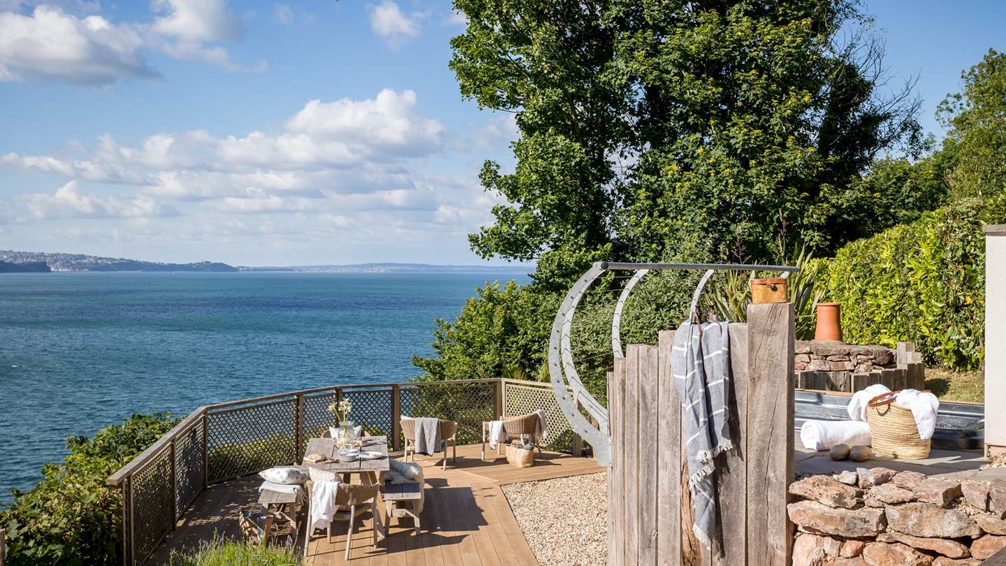 For the ocean lovers, there’s nowhere more beautiful to reside than the tiered garden