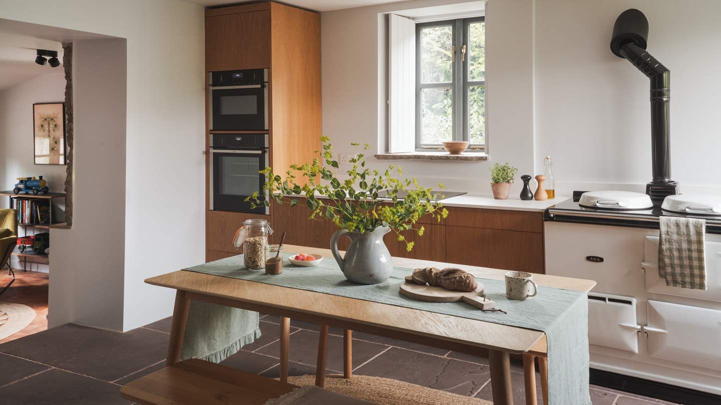 From stunning slate floor tiling to bespoke oak cabinetry topped with sleek quartz worktops, this space is simply swoon-worthy