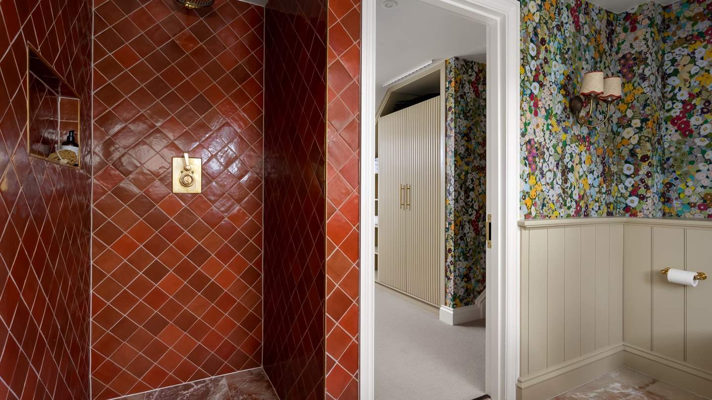 There is also a gorgeous en suite just next door 