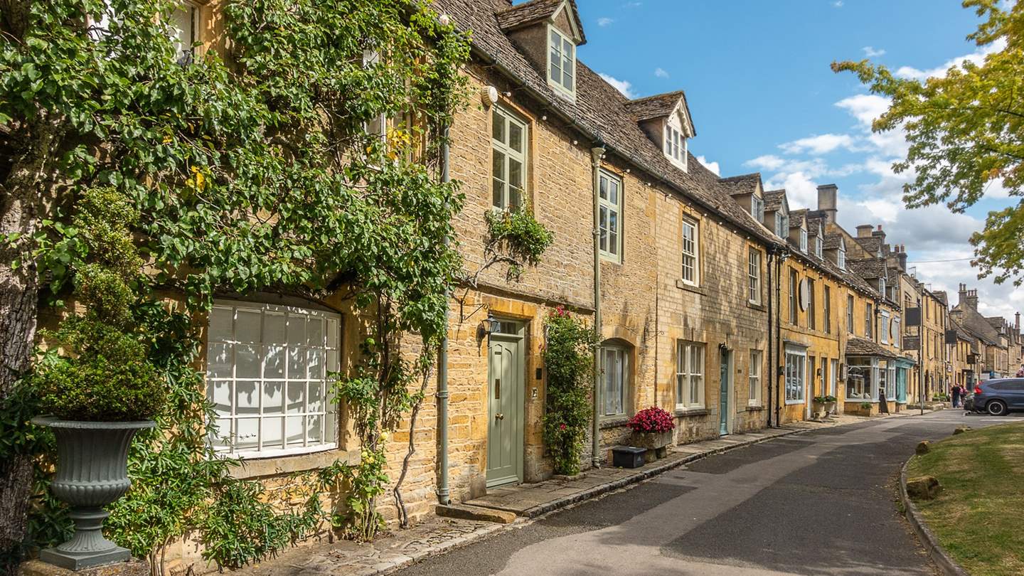 Adventure to the sweet town of Stow-on-the-Wold