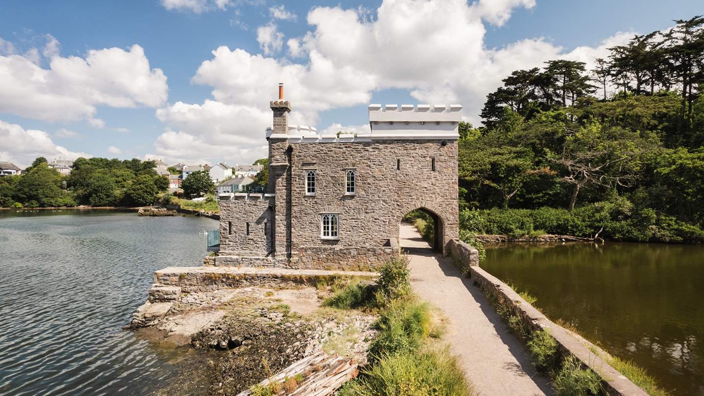 Set a carefree agenda and settle into luxurious living moments at Radford Castle