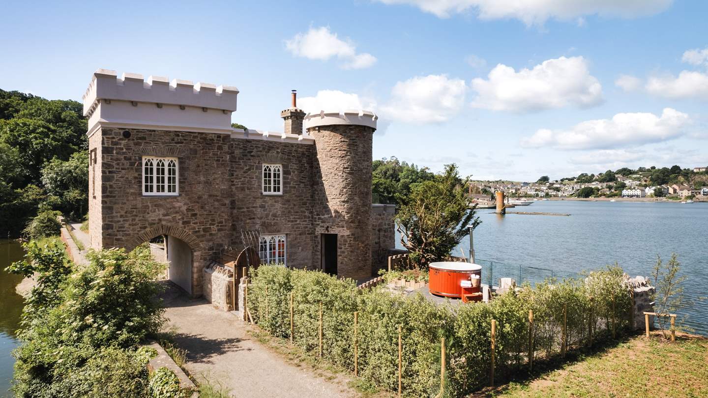 For those seeking coastal serenity steeped in history, Radford Castle is perfectly placed