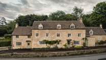 Escape reality for country magic at Dillydoun, our Grade II listed cottage for six near Burford - and it's dog-friendly...