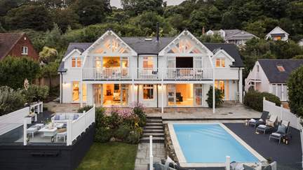 Marisol - 1.1 miles S of Ventnor, Sleeps 10 + cot in 5 Bedrooms