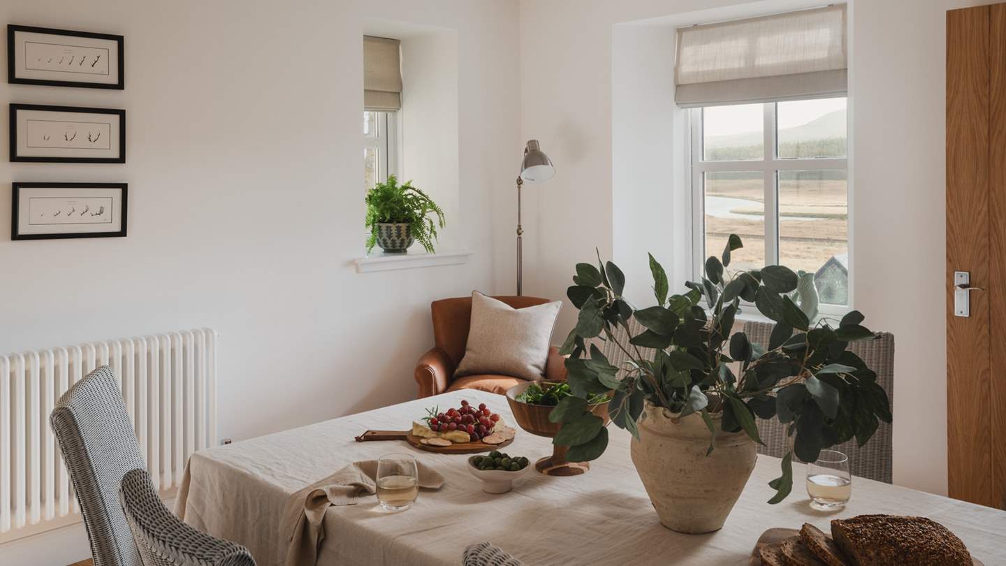 In addition, you’ll find a separate dining space for six to enjoy lavish meals and heavenly views