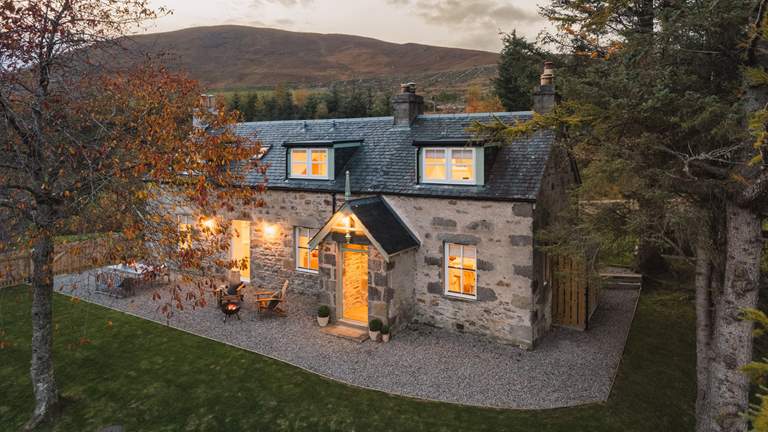 Coorie - Sleeps 6 + cot - Achnasheen