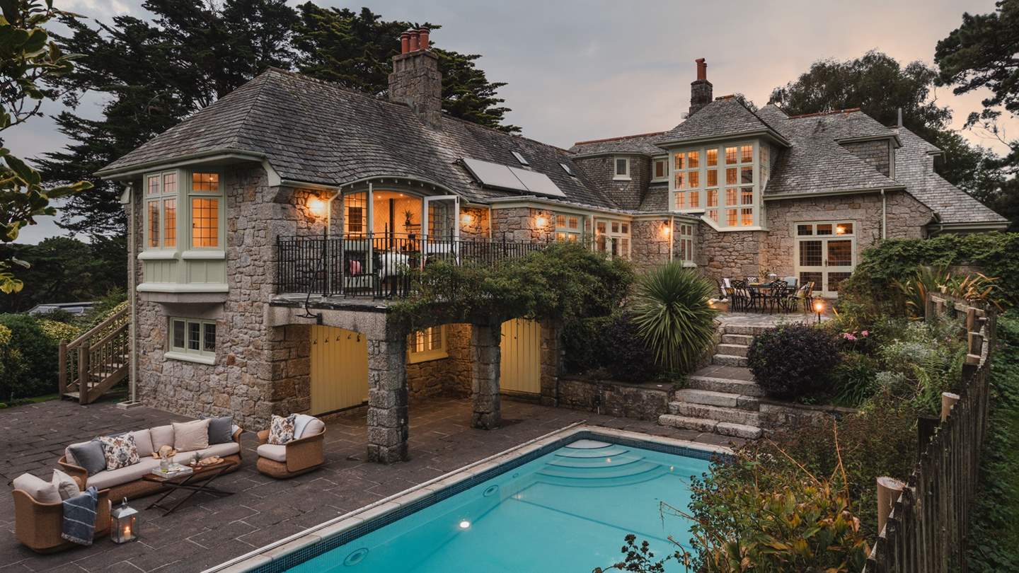 A serene haven for ten, this fairytale homestay in Mylor is only moments from the river and coast