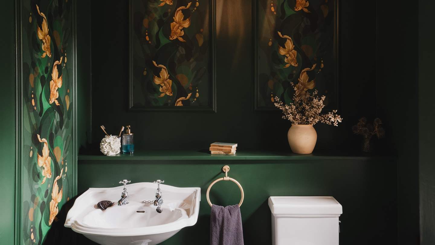 An additional WC can be found in the hallway