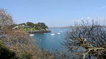 Close to the picturesque village of Mylor, Serenata is perfectly positioned for oceanside staycations in South Cornwall