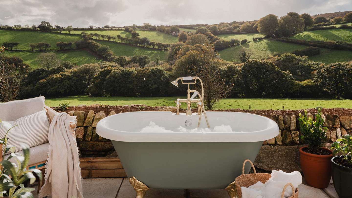 A dreamy freestanding bath resides on the terrace 