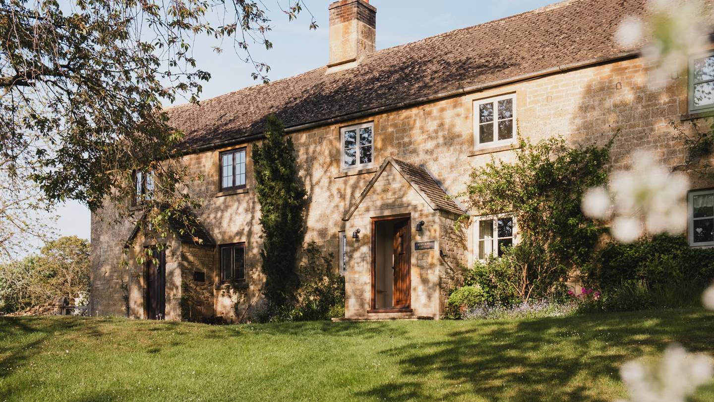Idyllic for families and friends, this exquisite retreat resides in the historic Cotswolds village of Broad Campden in Gloucestershire