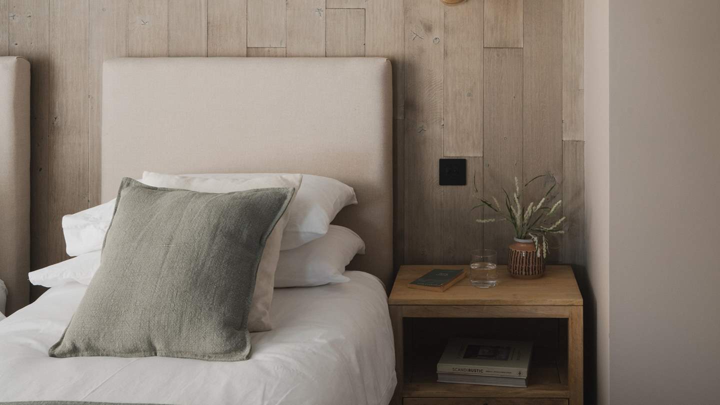 Creating an ideal hideout in which to escape, it has a Smart TV accompanied by an Xbox