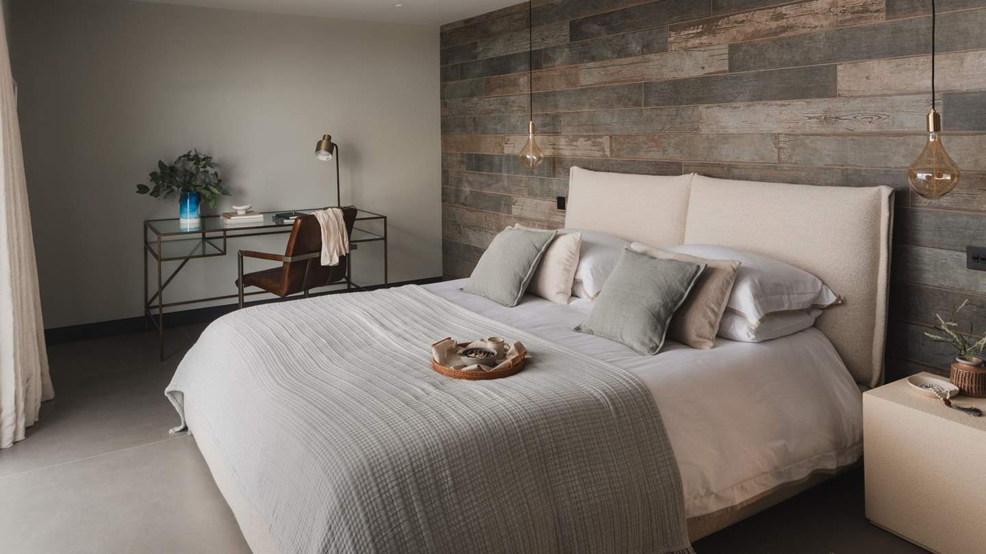 A glass desk provides space for creative contemplation, while a windowside armchair draws for ocean gazing over the treetops
