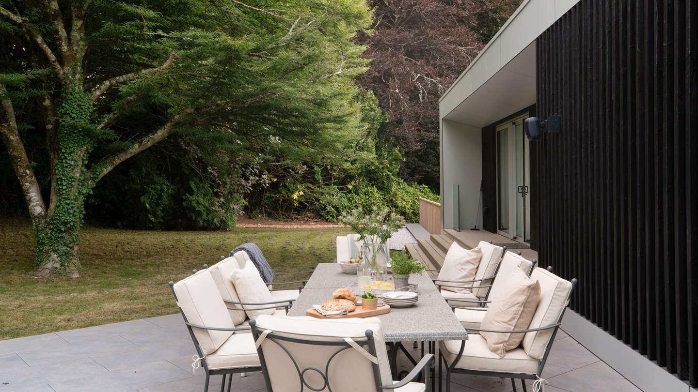 A bistro set for six can also be found on the west-facing patio and calls for heaven-sent suppers and soirees in a golden hour reverie