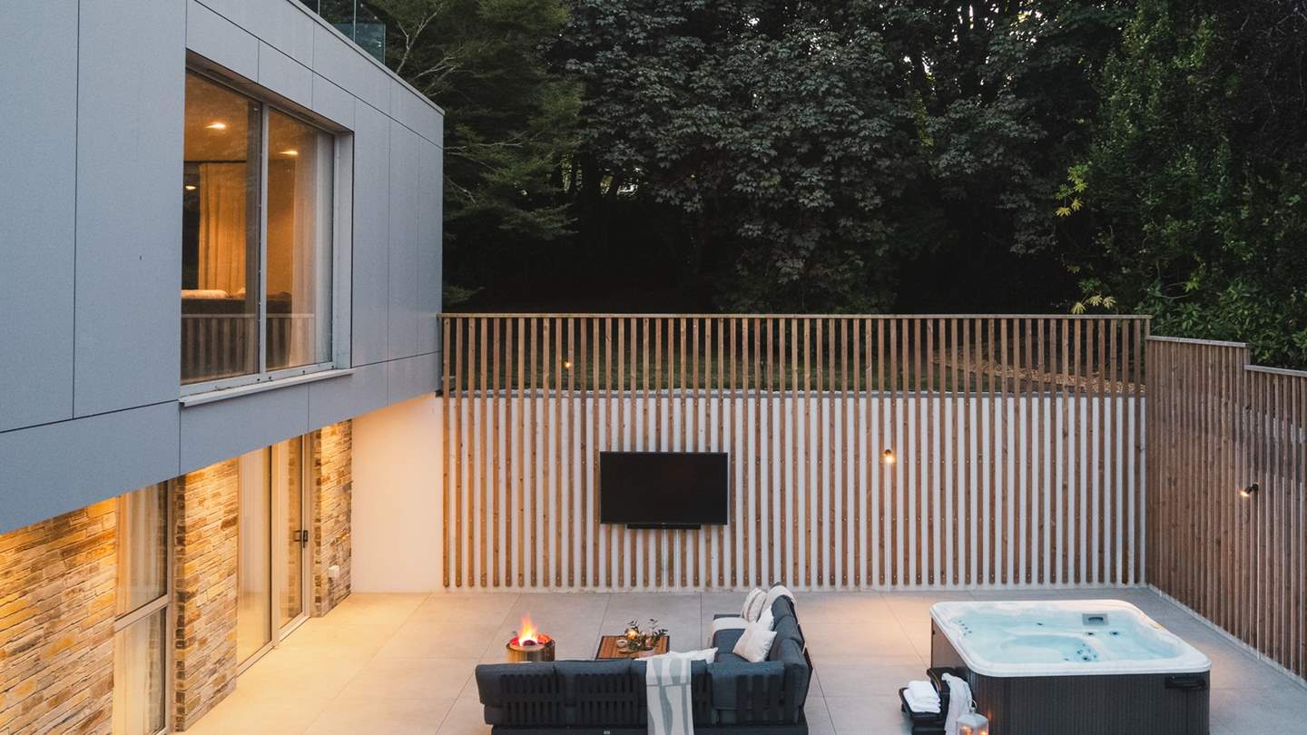 Calluna is simply a dream, with manicured gardens, a hot tub and firepit propose precious moments in the salt-kissed air