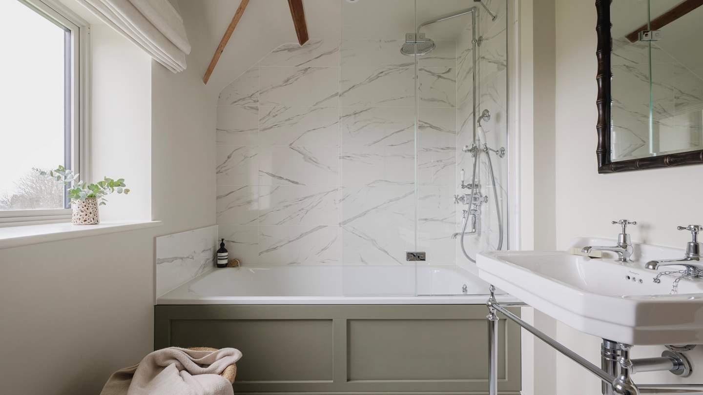 Orion features three additional bathrooms for utmost comfort