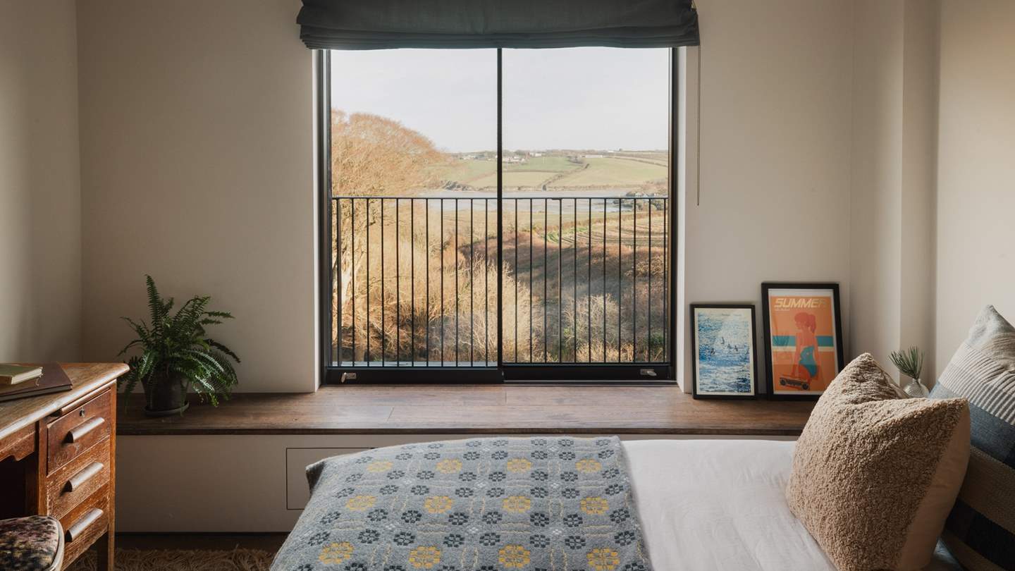 Soothing scenery awaits from the 6ft zip and link bed 