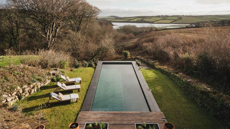 Nahla - Sleeps 12 + cot - Padstow