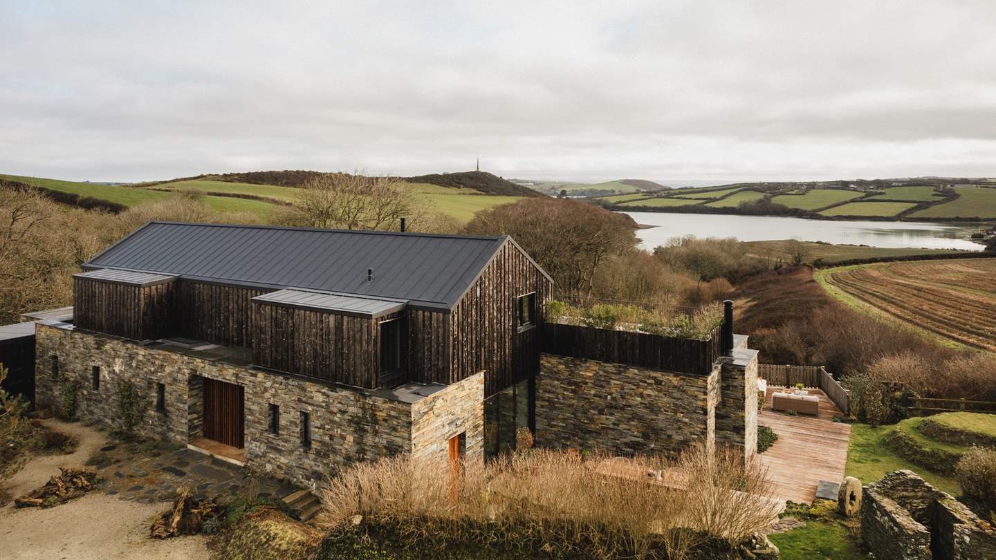 Nestled within ancient stone walls is Nahla’s expansive, east-facing garden, where verdant lawns and enchanting private woodland look towards the magnificent estuary scenes 