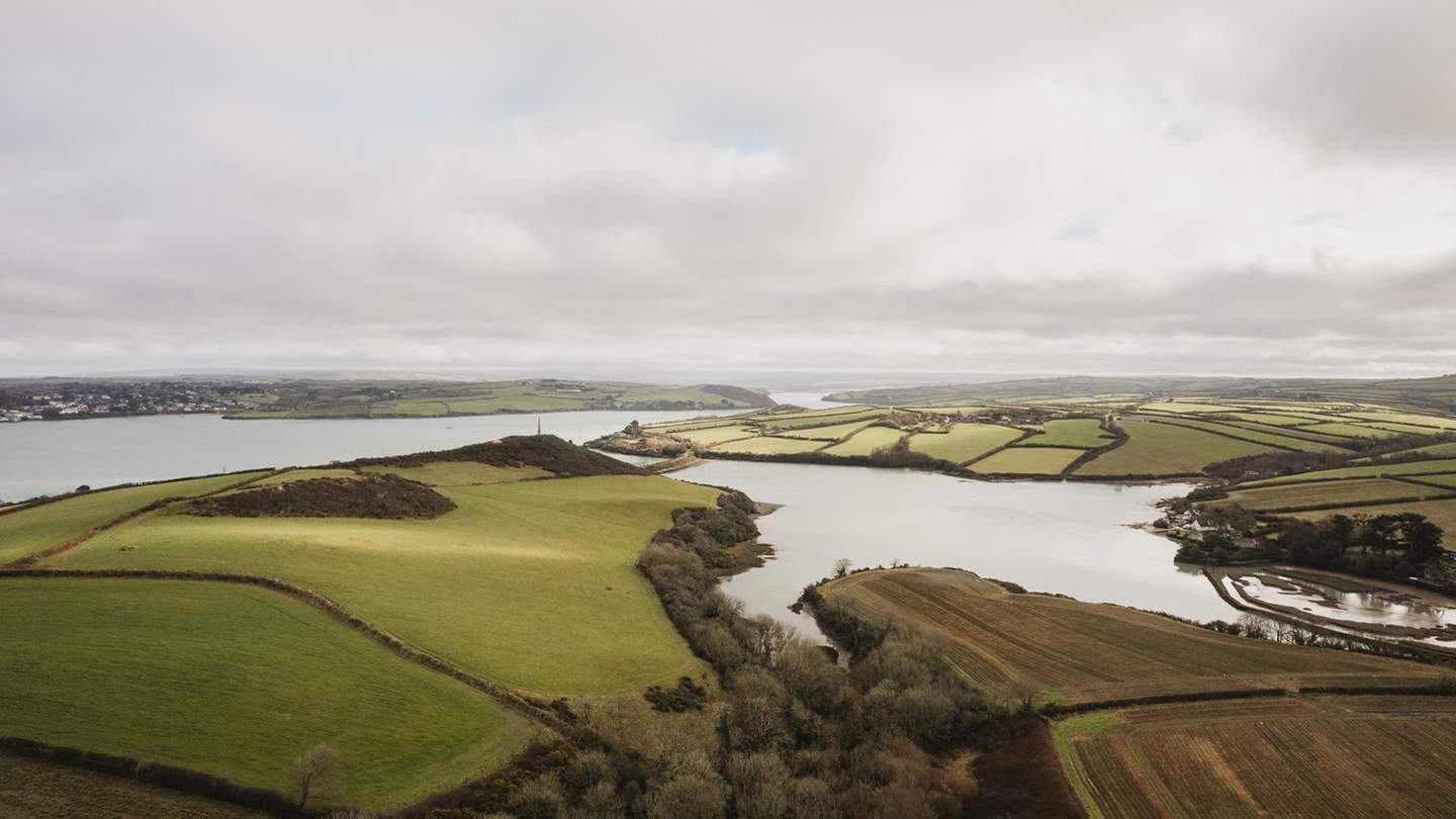 Settled close to the quaint harbour town of Padstow and overlooking the picturesque Camel Estuary, Nahla is perfectly positioned for those in pursuit of inspired Cornish living