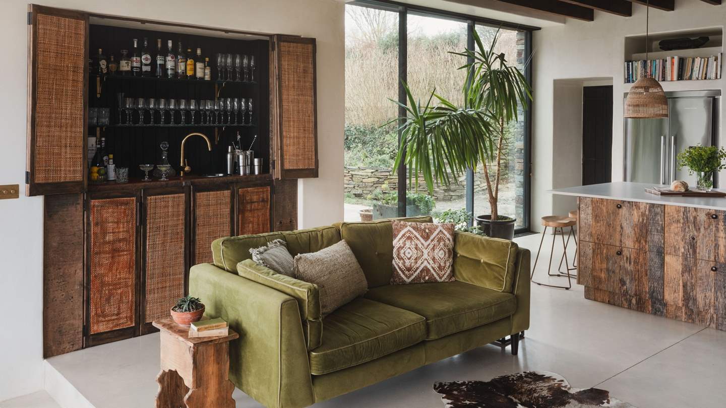 Set between the kitchen and dining space is the sumptuous cocktail lounge, complete with a secret, built-in bar