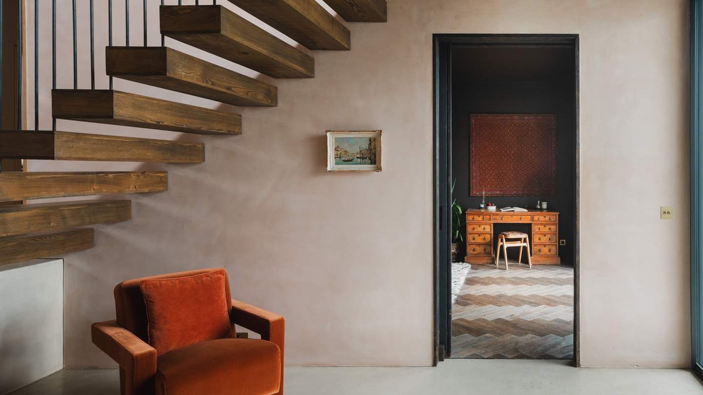 For those looking for a quiet spot to withdraw, escape through a set of timber sliding doors to discover the snug