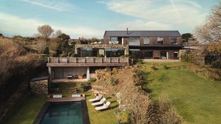 Nahla - 1 mile S of Padstow, Sleeps 12 + cot in 6 Bedrooms