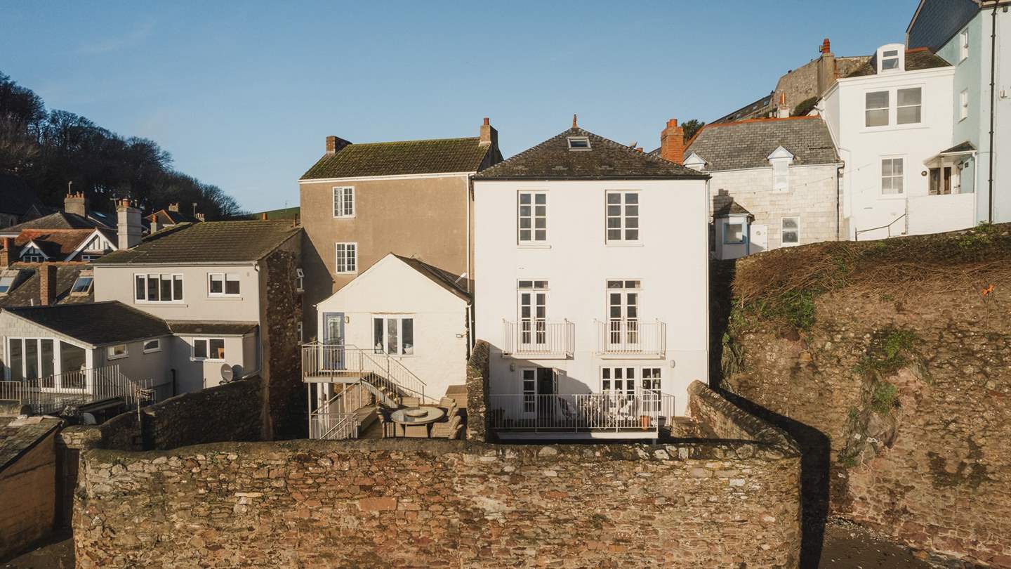 Situated on the oceanfront in Cawsand near Torpoint, Avona is perfectly placed for days by the shore