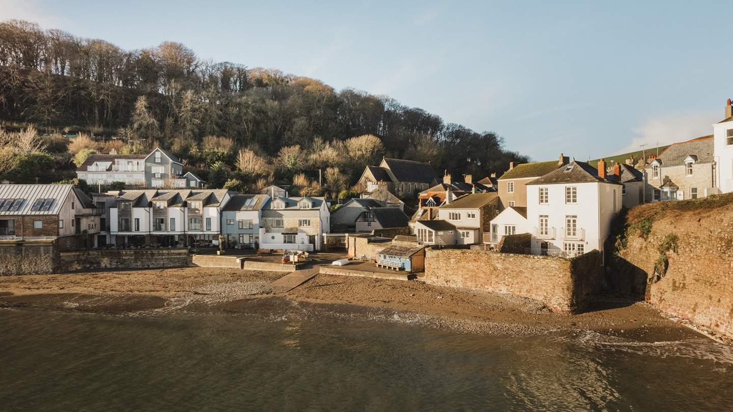 Nestled on the spellbinding Rame Peninsula in the enchanting village of Cawsand, Avona beckons for ocean days to cherish