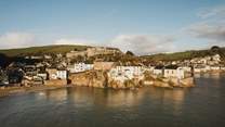 During the summer season, Cawsand’s beach is especially welcoming for paddling and bathing, kayaks and SUP boards can be hired locally