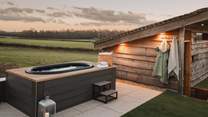 Savour rejuvenating afternoon sauna and guided yoga sessions, and hot tub soaks and cold water dips beneath cosmic skies