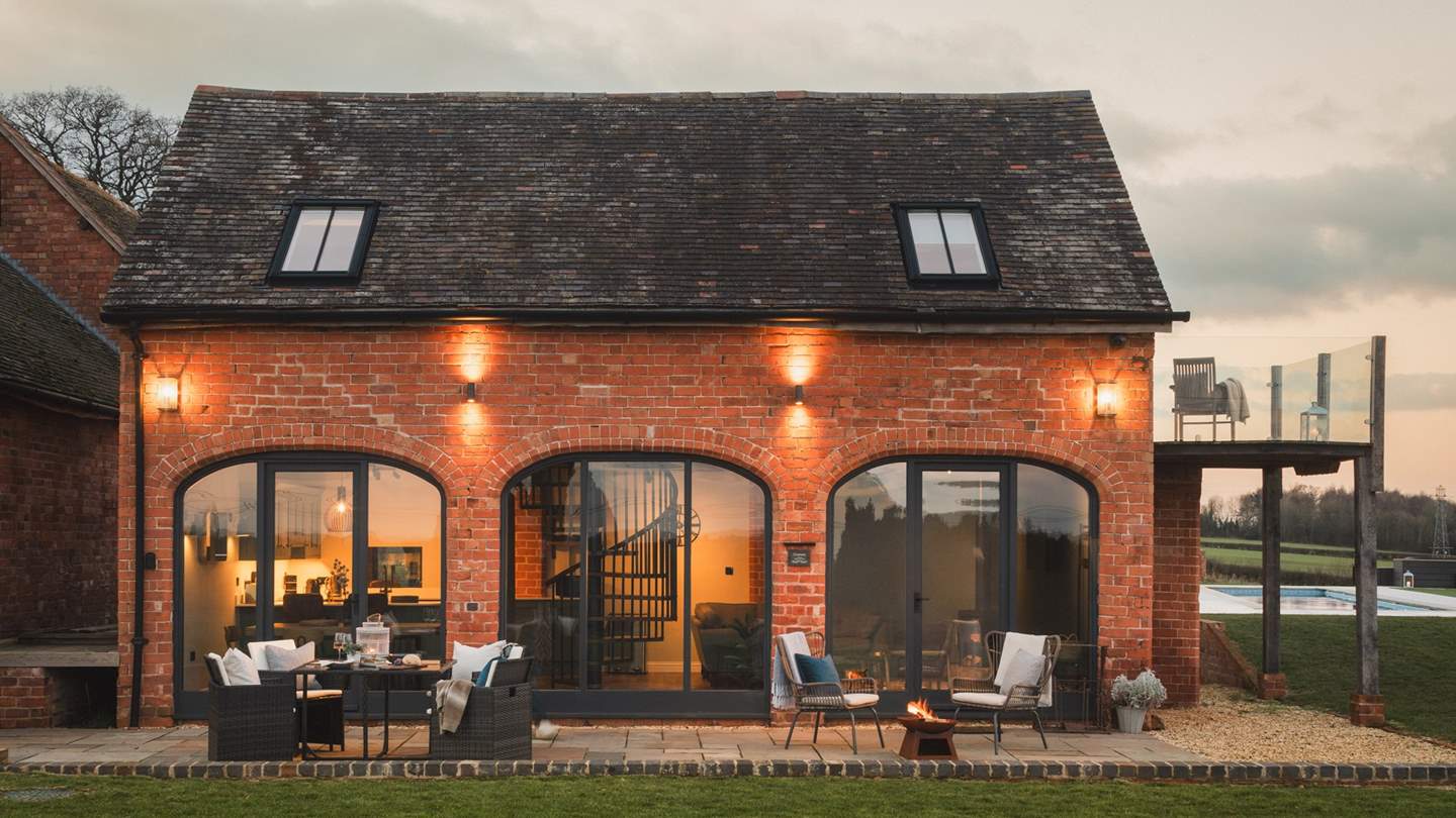 Enter a realm of rural escapism at our country retreat for four in Worcestershire, where heavenly interiors and an outdoor spa and pool await