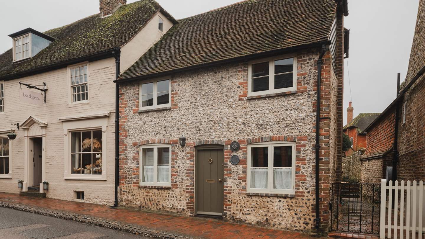 Plot a dream escape at our heavenly East Sussex homestay, where quintessential cottage romance resides for two guests... 