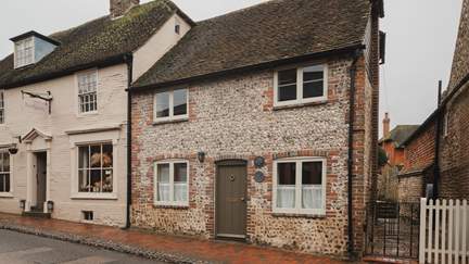 Flint Cottage - Alfriston, Sleeps 2 + cot in 2 Bedrooms