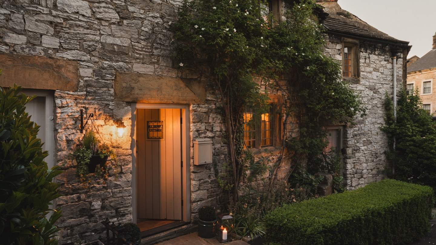 Nestled in the heart of Bakewell in the Peak District National Park, uncover our luxury Grade II listed cottage for two