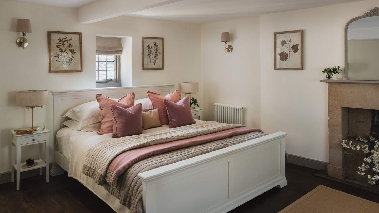 Dressed in sumptuous linens, with cushions and throws in dusky pink hues, a super king bed promises total tranquillity