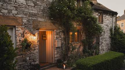 Almond Cottage - Bakewell, Sleeps 2 + cot in 1 Bedroom