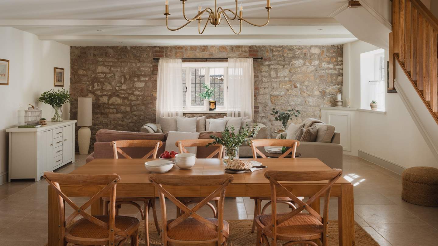 With a stunning exposed stone feature wall and original glazed windows overlooking the spellbinding Palace courtyard and garden, the open plan living and dining room is a dream to unwind