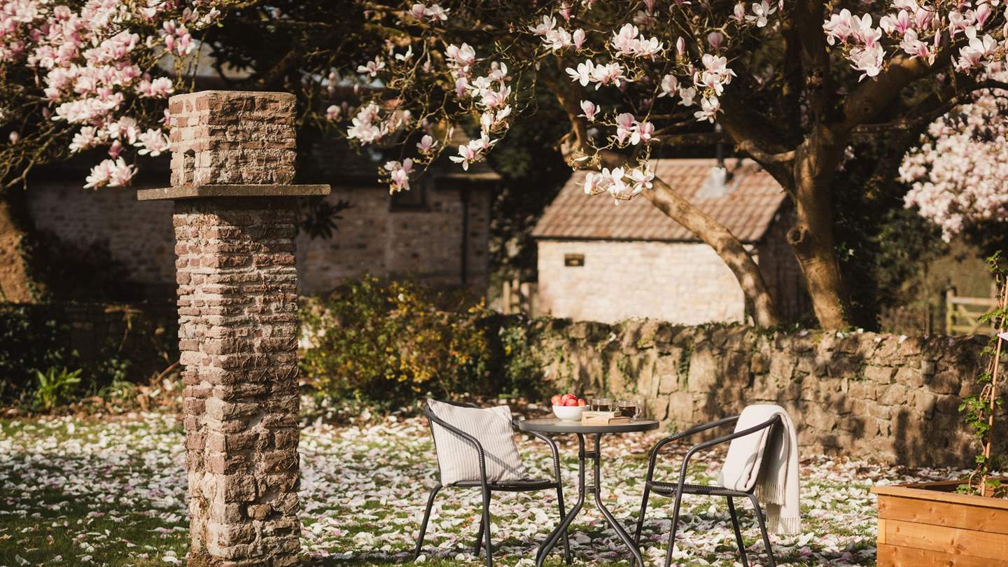 Beyond resides a spacious lawn for those seeking an afternoon of croquet and boules