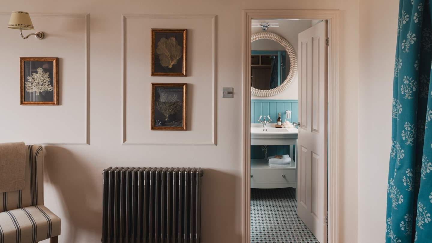 In addition, an ensuite bathroom with an enclosed bath and an overhead shower welcomes for refreshing mornings and soothing soaks