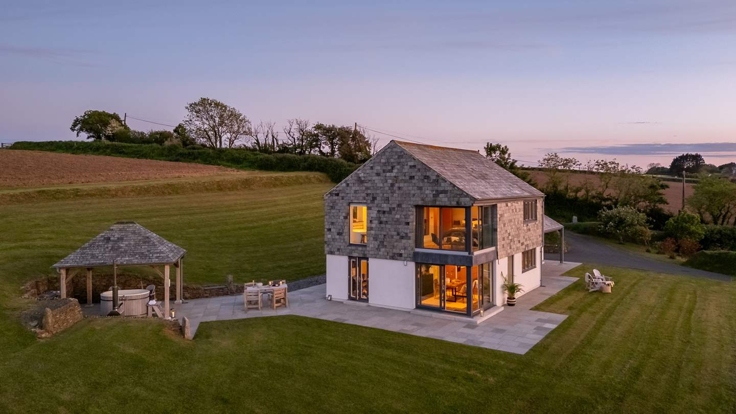 Wander to the front terrace to indulge in sweeping valley vistas until dusk falls