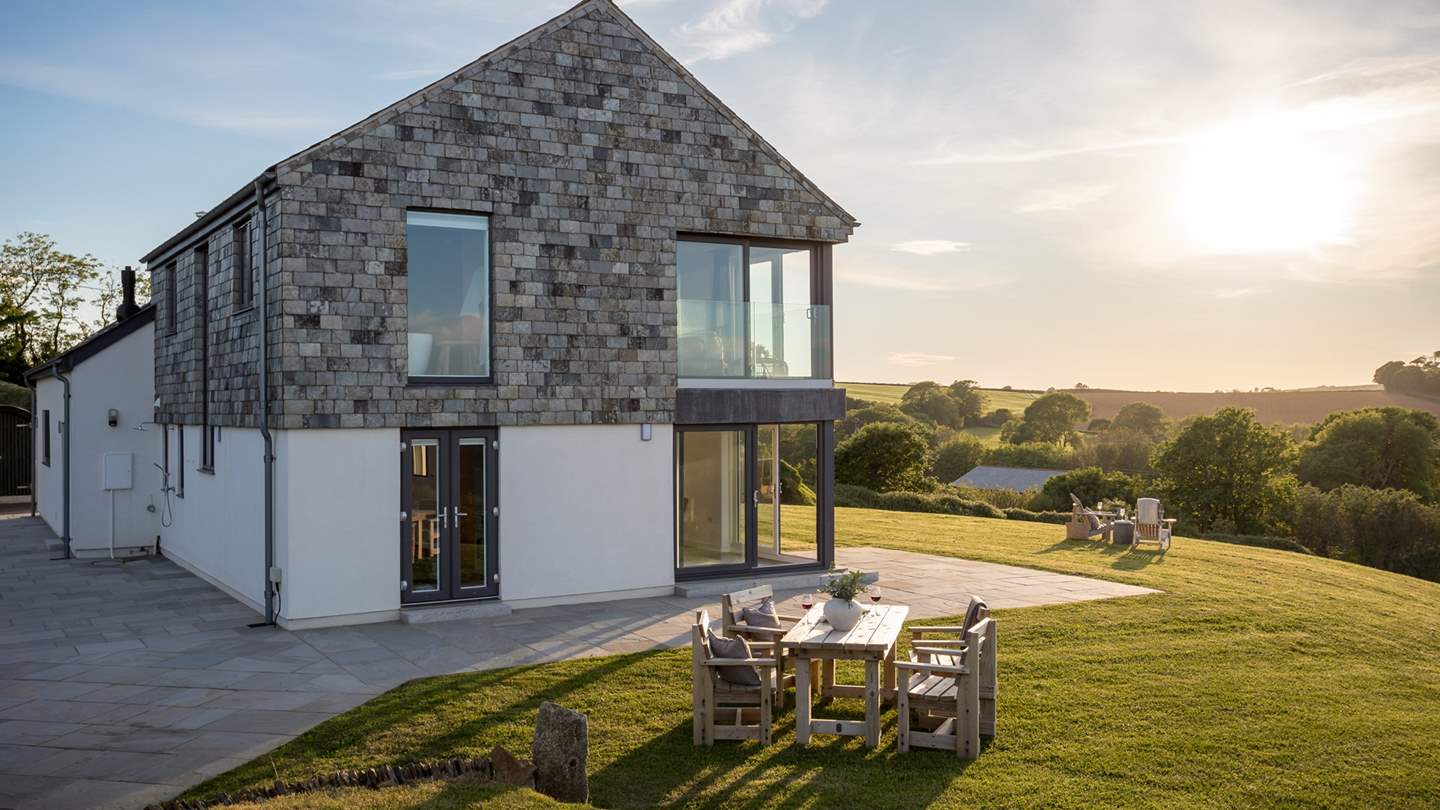 Settle on the lawn for luxurious golden hour moments